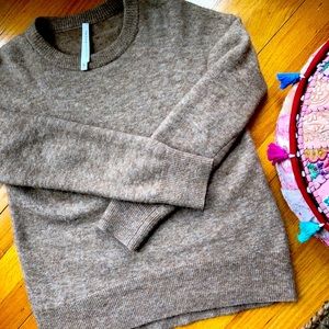 Aritzia the group by babaton thurlow sweater XS.🍁🍂🍃